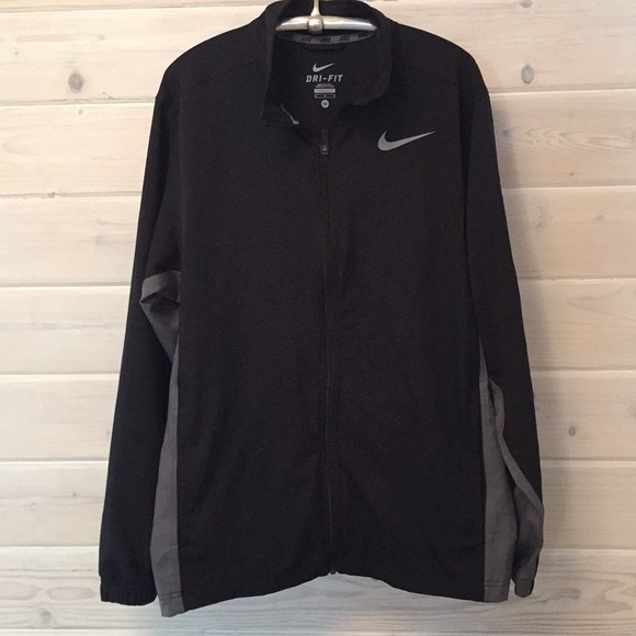 Nike Dri Fit lightweight jacket - Picture 2 of 7